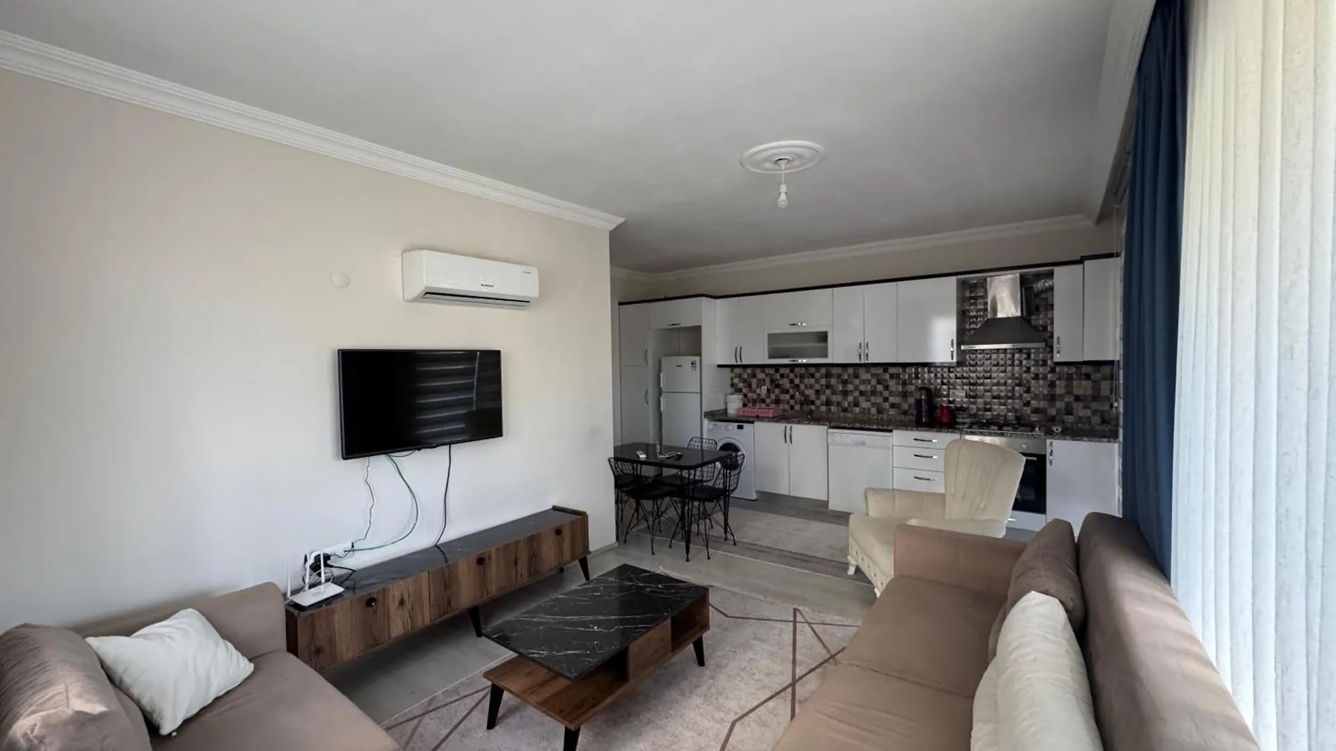 Ege Apartments 페티예